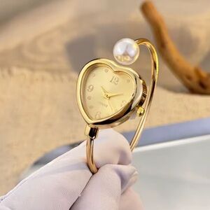 Luxury Heart Dial Gold Watch – Slim Fit